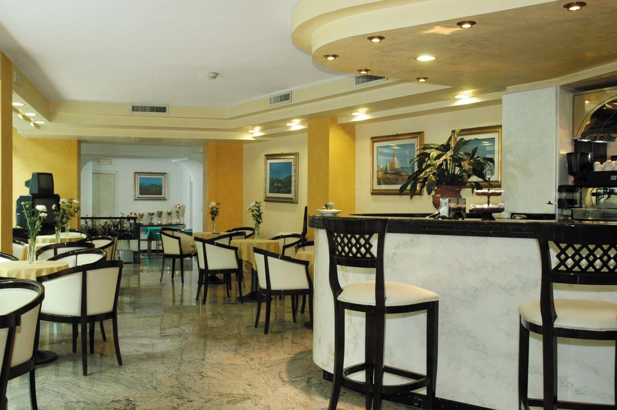 Hotel Borgo Marina Rodi Garganico Exterior photo