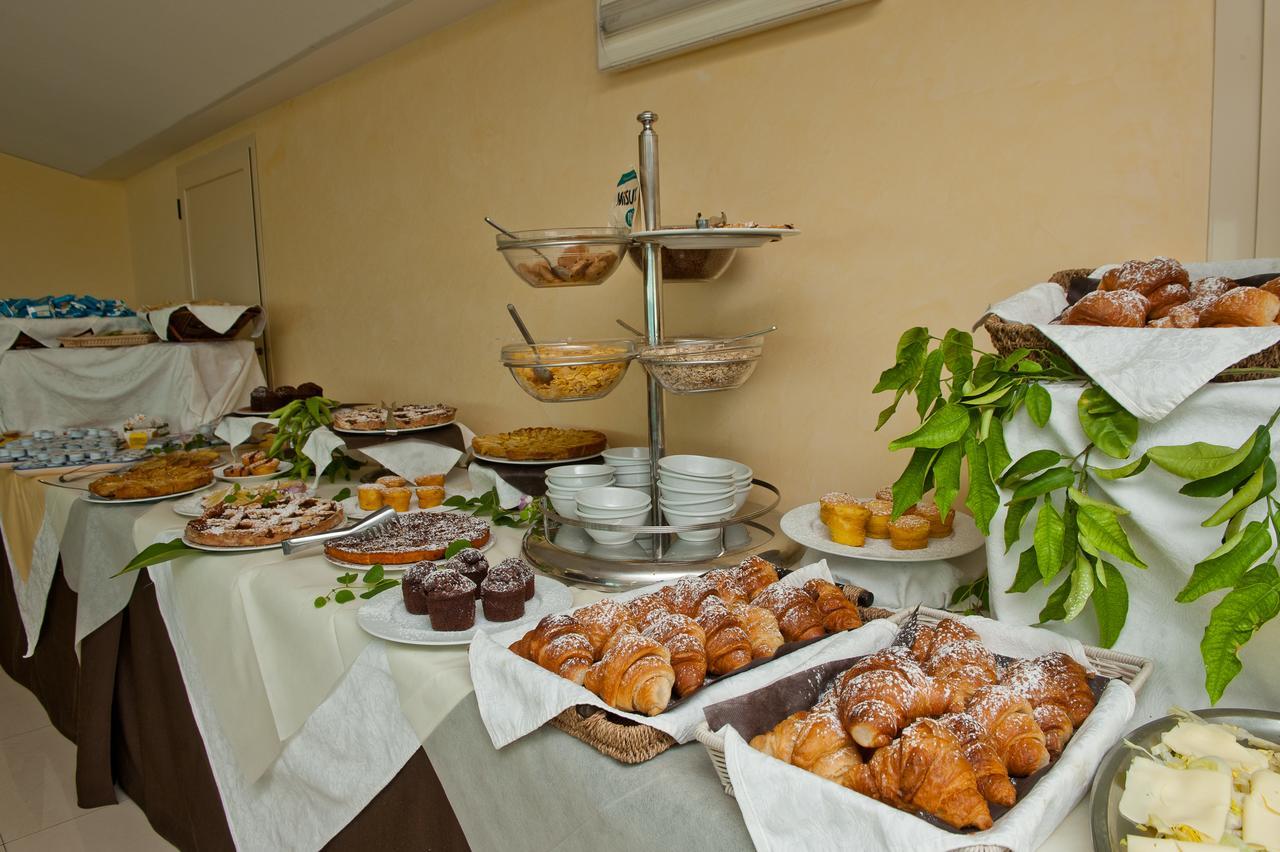 Hotel Borgo Marina Rodi Garganico Exterior photo